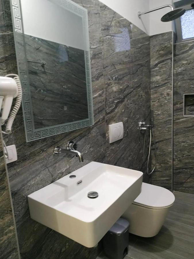 River Bridge Private Room Gjirokaster Bagian luar foto